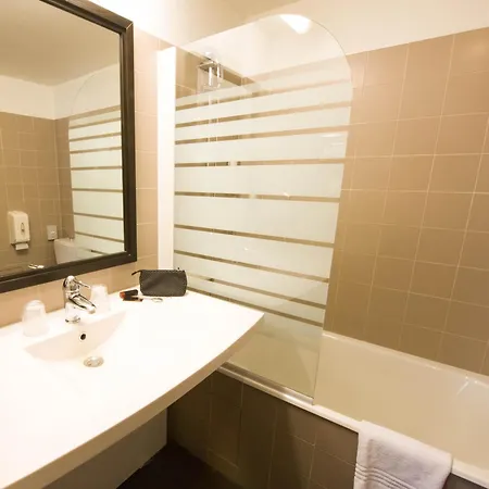 Ibis Styles Centre Place Royale Hotel 3*