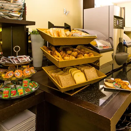 מלון Ibis Styles Centre Place Royale 3*