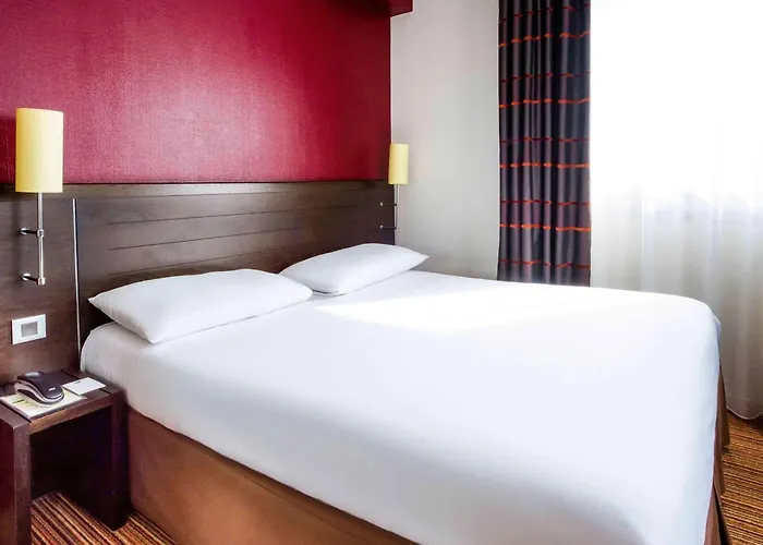 Ibis Styles Centre Place Royale Hotel 3*