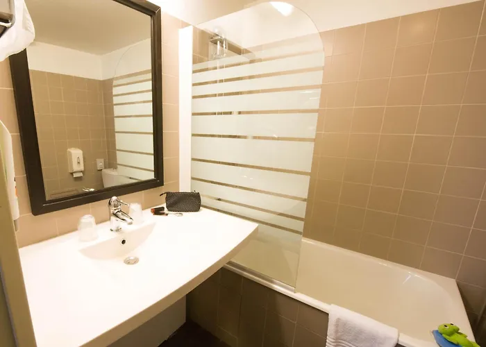 Ibis Styles Centre Place Royale Hotel 3*