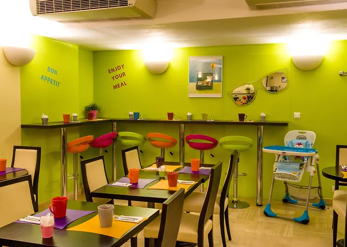 Ibis Styles Centre Place Royale Hotel 3*