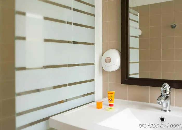 Ibis Styles Centre Place Royale Hotel 3*