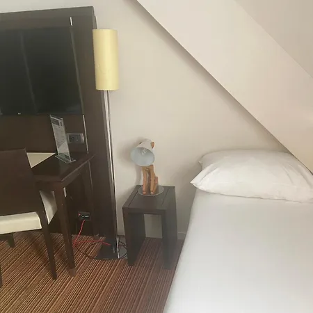 מלון Ibis Styles Centre Place Royale 3*