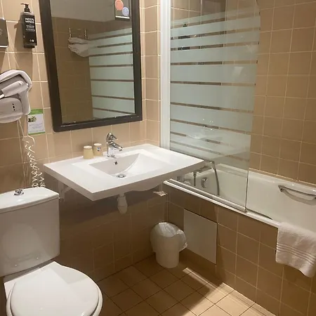 Ibis Styles Centre Place Royale Hotel 3*