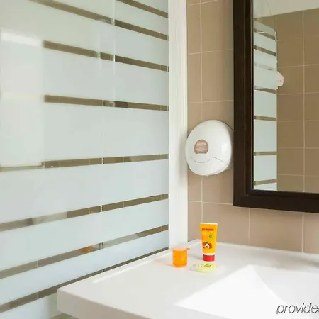 Ibis Styles Centre Place Royale מלון 3*